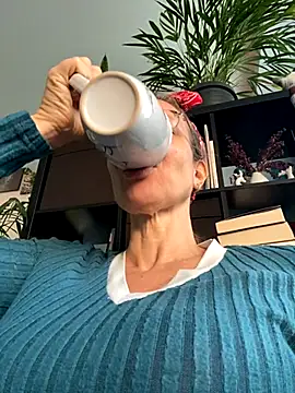 AnnikaRose online show from 09-25-25, 05:44