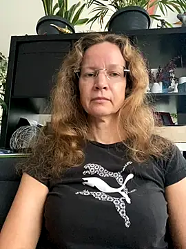 AnnikaRose online show from 11-04-25, 06:56