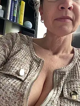 AnnikaRose online show from 04-01-26, 11:33