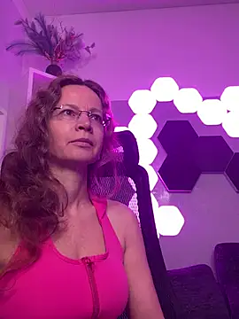 AnnikaRose online show from 04-29-26, 06:17