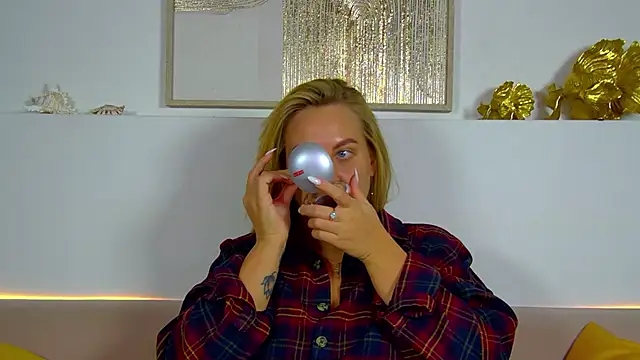 MariaNeumann online show from 11-28-25, 06:27