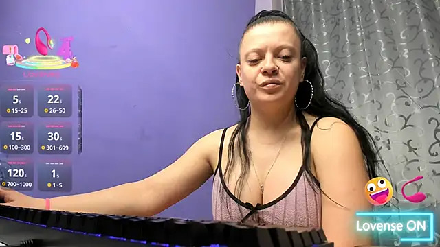 Snapshot of AdriannaLily chatting on 05-08-26, 04:34 AdriannaLily online show from 05-08-26, 04:34