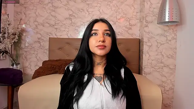 Leiaa  online show from 12-15-24, 12:18