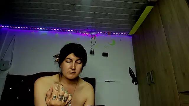 Sweet-Suck69 online show from 01-06-25, 11:20