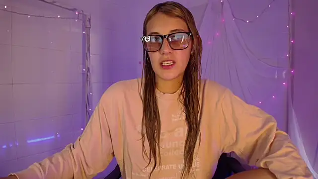 Giia paiige18 online show from 11-19-25, 01:33