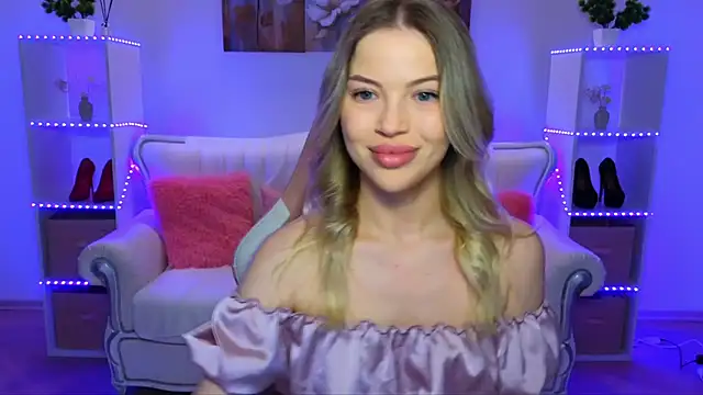 Snapshot of EmmyMills chatting on 01-09-26, 08:54 EmmyMills online show from 01-09-26, 08:54