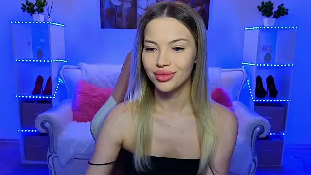 Snapshot of EmmyMills chatting on 01-12-26, 09:53 EmmyMills online show from 01-12-26, 09:53