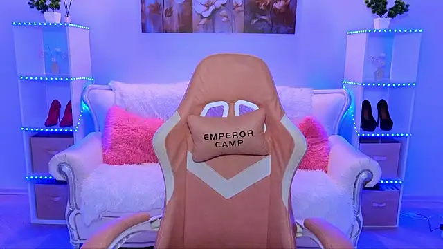 Snapshot of EmmyMills chatting on 01-13-26, 05:51 EmmyMills online show from 01-13-26, 05:51