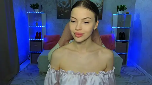 Snapshot of EmmyMills chatting on 02-01-26, 09:35 EmmyMills online show from 02-01-26, 09:35