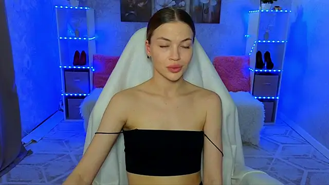 Snapshot of EmmyMills chatting on 02-08-26, 09:34 EmmyMills online show from 02-08-26, 09:34