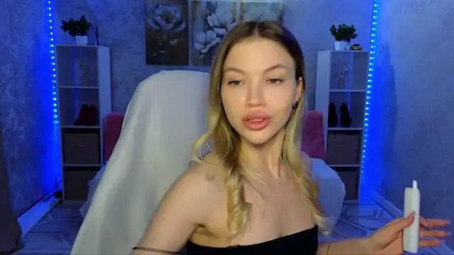 Snapshot of EmmyMills chatting on 02-20-26, 09:59 EmmyMills online show from 02-20-26, 09:59