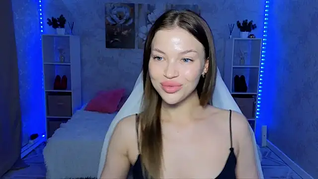 EmmyMills online show from 06-14-26, 03:58