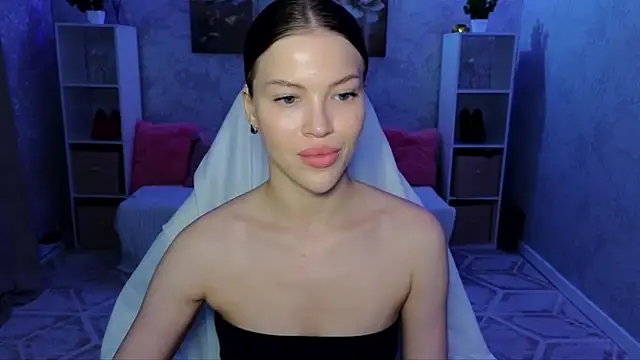 EmmyMills online show from 06-28-26, 08:04