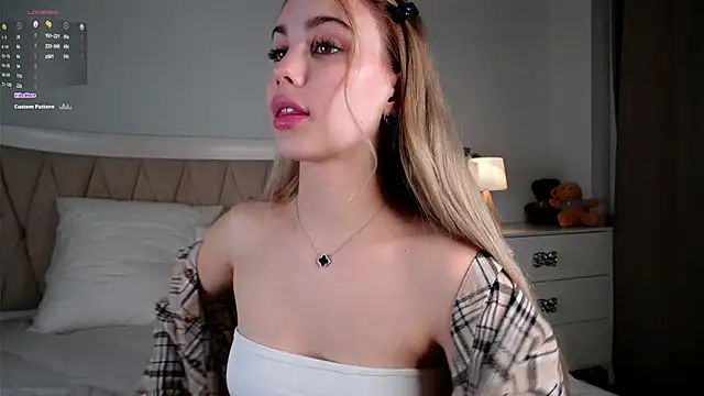 Snapshot of LillianLester chatting on 02-22-25, 01:11 LillianLester online show from 02-22-25, 01:11