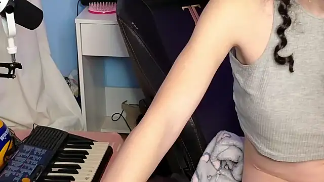 MemiKouki online show from 11-27-25, 05:04