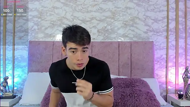 Snapshot of its_liam18 chatting on 01-11-25, 12:44 its liam18 online show from 01-11-25, 12:44