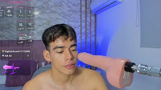 Snapshot of its_liam18 chatting on 02-14-25, 03:33 its liam18 online show from 02-14-25, 03:33