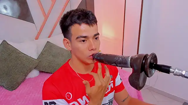 Snapshot of its_liam18 chatting on 09-21-25, 12:18 its liam18 online show from 09-21-25, 12:18