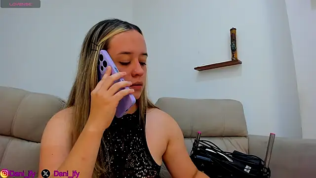 Snapshot of Dani_javi chatting on 12-03-25, 12:29 Dani javi online show from 12-03-25, 12:29