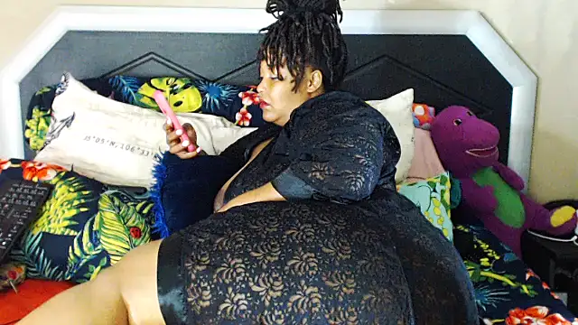 Snapshot of Bulkyyass chatting on 11-30-25, 06:39 Bulkyyass online show from 11-30-25, 06:39