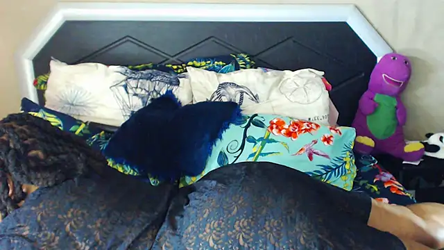 Snapshot of Bulkyyass chatting on 12-16-25, 10:42 Bulkyyass online show from 12-16-25, 10:42