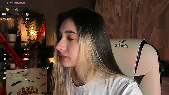 DarlaLike online show from 10-19-25, 03:40