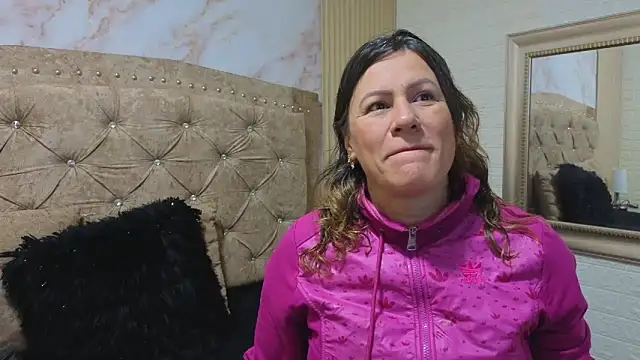 charlotte  G online show from 11-11-25, 10:37