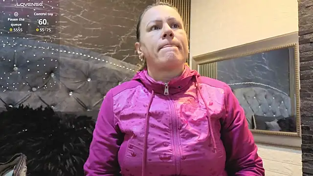 charlotte  G online show from 11-24-25, 09:31