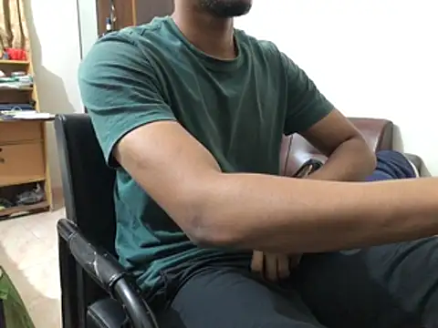 Snapshot of Zeuhorny chatting on 11-17-25, 10:04 Zeuhorny online show from 11-17-25, 10:04