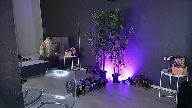 Snapshot of shayblonde chatting on 03-12-25, 02:34 shayblonde online show from 03-12-25, 02:34