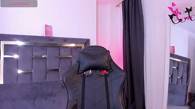 Snapshot of MarilynSmIith chatting on 12-04-25, 12:58 MarilynSmIith online show from 12-04-25, 12:58