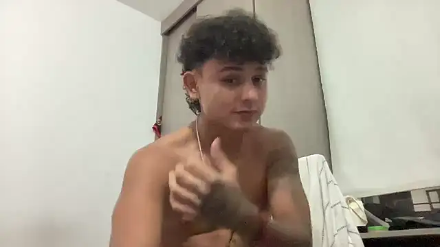 Snapshot of bob_petterson chatting on 11-30-25, 01:31 bob petterson online show from 11-30-25, 01:31