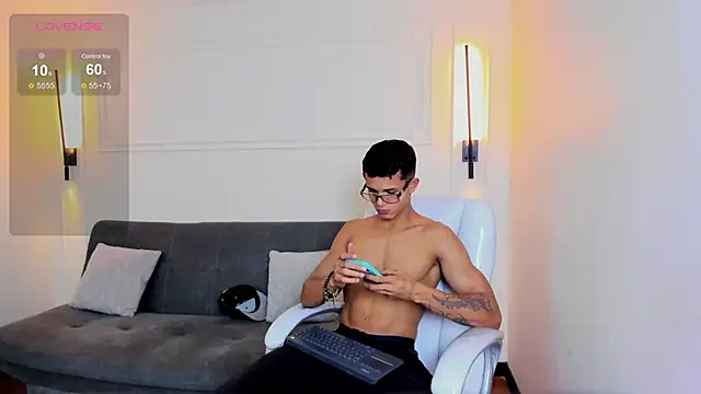 Paradise boy s online show from 11-12-25, 09:47