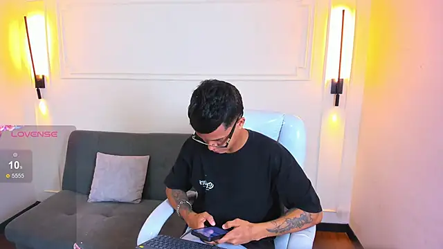 Paradise boy s online show from 04-20-26, 02:31