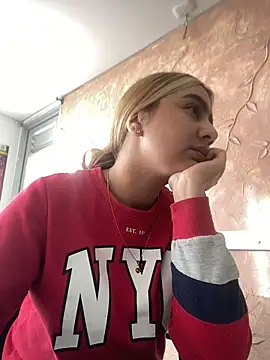 Miabonnett  online show from 11-12-25, 12:05