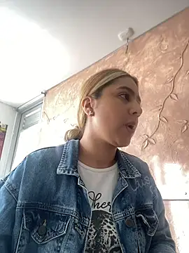 Miabonnett  online show from 11-25-25, 12:16