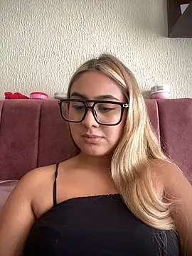 Miabonnett  online show from 04-18-26, 07:07