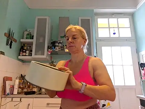 FrauleinSchmitt online show from 10-17-25, 07:22