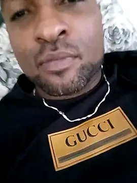 Snapshot of Beto0815 chatting on 02-10-26, 04:44 Beto0815 online show from 02-10-26, 04:44