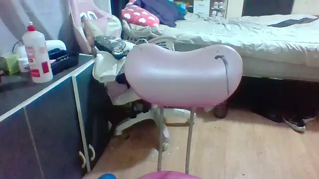 Jennxdolls online show from 12-27-24, 10:37