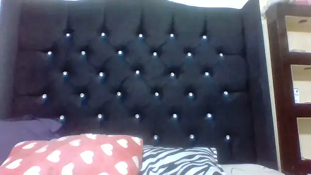 Jennxdolls online show from 03-08-25, 01:36