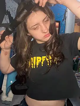 Snapshot of emilysue1 chatting on 02-20-25, 02:18 emilysue1 online show from 02-20-25, 02:18