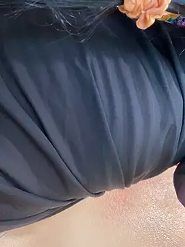 Evelyn Moon online show from 11-19-25, 01:33