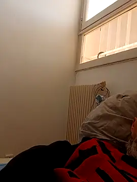 Snapshot of steve03200 chatting on 03-12-26, 03:40 steve03200 online show from 03-12-26, 03:40