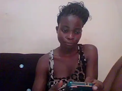 Snapshot of sexxyqueenn22 chatting on 12-19-24, 06:23 sexxyqueenn22 online show from 12-19-24, 06:23
