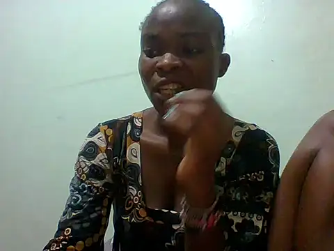 Snapshot of sexxyqueenn22 chatting on 12-17-25, 05:19 sexxyqueenn22 online show from 12-17-25, 05:19