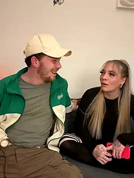 Snapshot of NickyGold_Official chatting on 11-17-25, 09:42 NickyGold Official online show from 11-17-25, 09:42