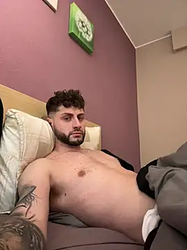 Snapshot of michifolli92 chatting on 12-14-24, 08:08 michifolli92 online show from 12-14-24, 08:08