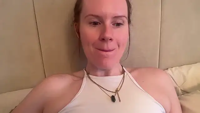 redheadrosie69 online show from 10-10-25, 07:18