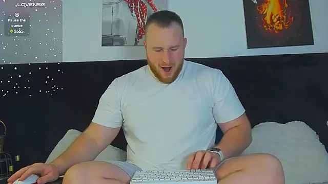 Snapshot of RoddyStill chatting on 01-08-25, 07:45 RoddyStill online show from 01-08-25, 07:45